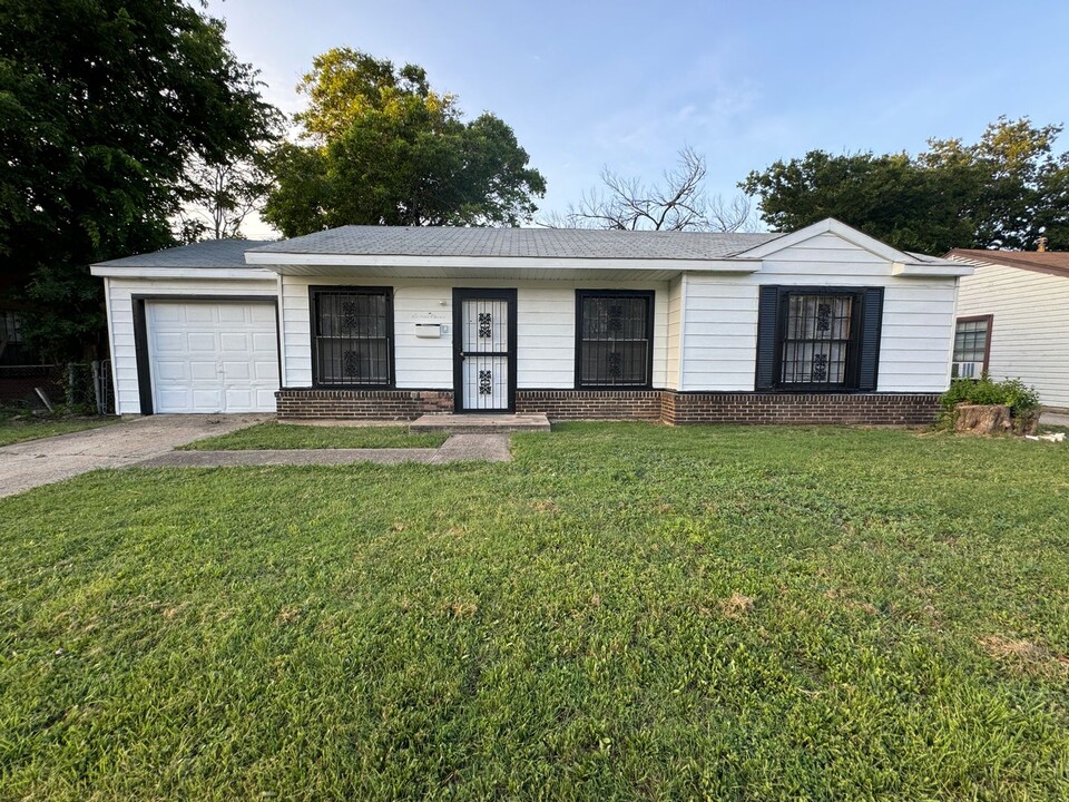 1611 White Ave in Killeen, TX - Building Photo