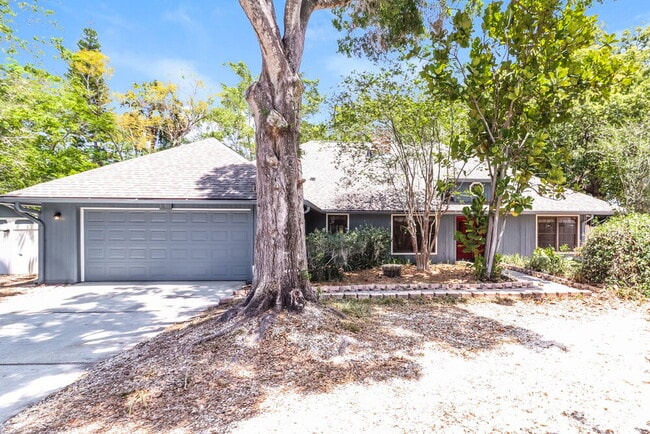 property at 1698 Elm Pl