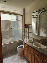15422 Rose Rd SW, Unit A in Lakewood, WA - Foto de edificio - Building Photo