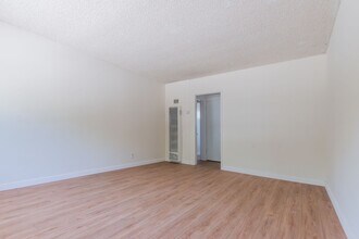 1241 E 15th St in Long Beach, CA - Building Photo - Building Photo