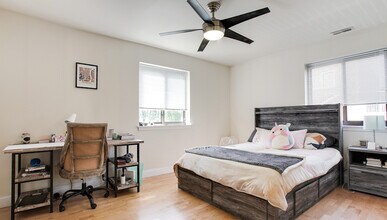 540 Pine St, Unit B in Philadelphia, PA - Building Photo - Building Photo