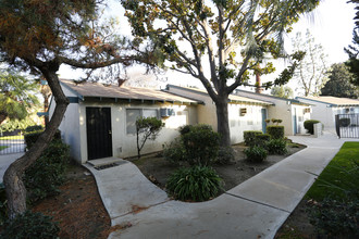 Hunter Pointe & Palms Apartments in Bakersfield, CA - Building Photo - Building Photo