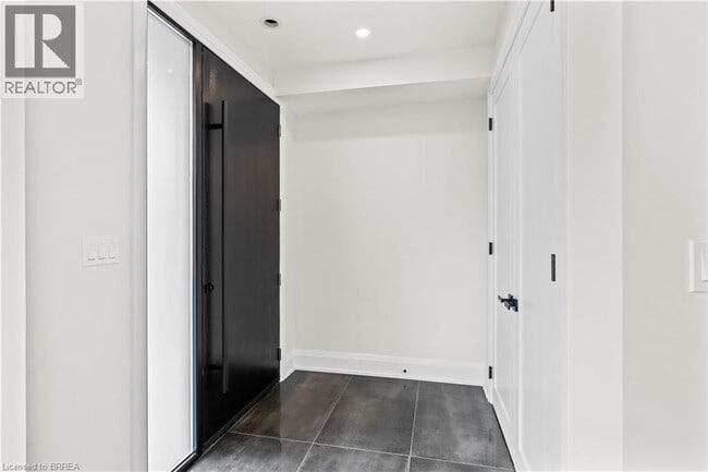 21 Clare Ave in Hamilton, ON - Building Photo - Building Photo