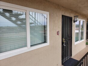 241 50th St in San Diego, CA - Foto de edificio - Building Photo