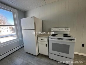 17 Edwards St in Waterville, ME - Building Photo - Building Photo