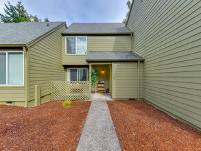 2208 SW Elmwood Dr in Dallas, OR - Building Photo - Building Photo