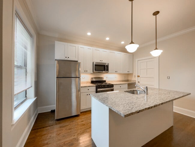 1364 E 52nd St, Unit W4 in Chicago, IL - Foto de edificio - Building Photo