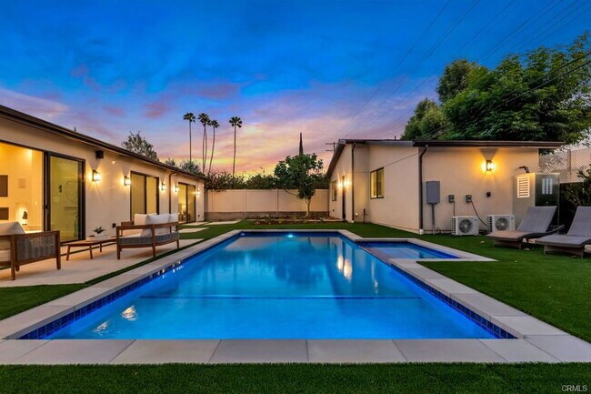 4801 Abbeyville Ave in Los Angeles, CA - Foto de edificio - Building Photo