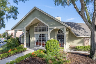 Waterford Landing Condominiums in Orlando, FL - Foto de edificio - Building Photo