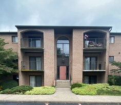 4509 N Hedgerow Dr in Allentown, PA - Building Photo