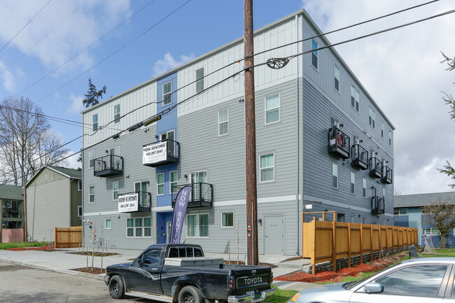 Cecelia Apartments in Portland, OR - Foto de edificio - Building Photo