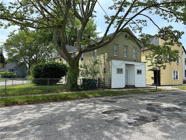 1130 E 68th St in Cleveland, OH - Building Photo - Building Photo