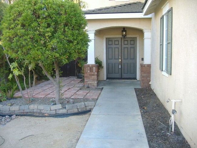 37992 Iris Way in Murrieta, CA - Building Photo - Building Photo