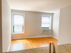 1178 N Milwaukee Ave, Unit 2 in Chicago, IL - Foto de edificio - Building Photo