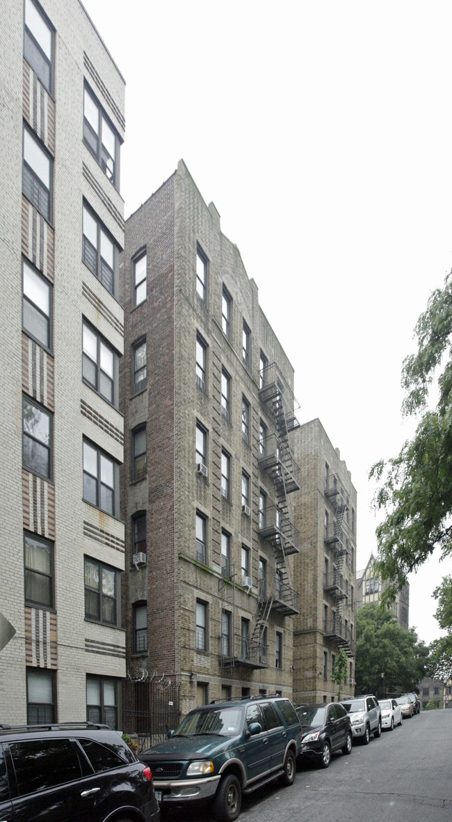 810 W 183rd St in New York, NY - Foto de edificio - Building Photo