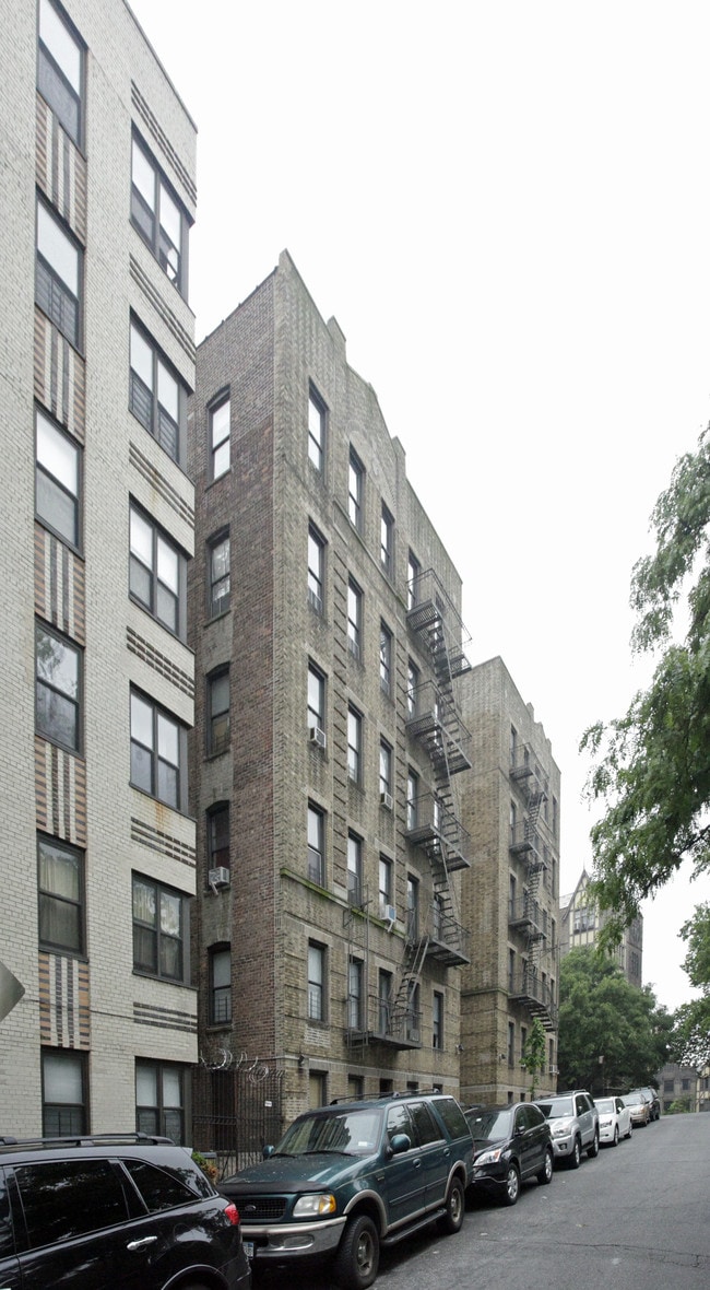 810 W 183rd St in New York, NY - Building Photo - Building Photo