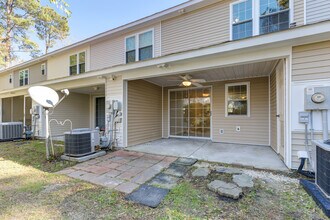 8080 Shadow Oak Dr in Charleston, SC - Building Photo - Building Photo