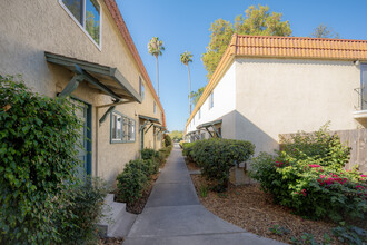 Parkview Apartments in Santa Clara, CA - Foto de edificio - Building Photo