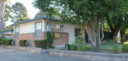 Sierra Garden Apartments in Walnut Creek, CA - Building Photo - Building Photo