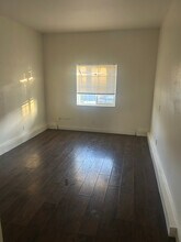 13744 Dellbrook St in Corona, CA - Foto de edificio - Building Photo