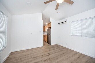 2560 Newport Blvd in Costa Mesa, CA - Building Photo - Building Photo