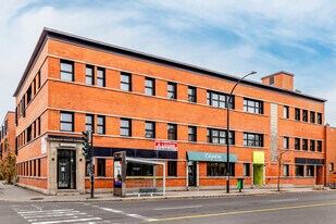 50-70 Jean-Talon Rue O in Montréal, QC - Building Photo