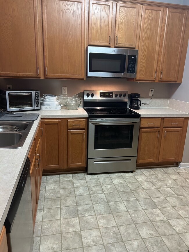 243 Gimbert Dr in Virginia Beach, VA - Building Photo - Building Photo