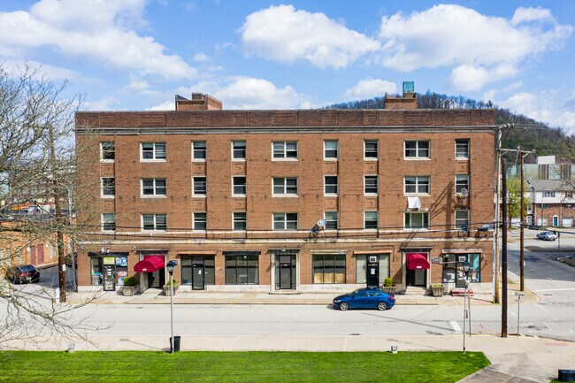 401-411 Commerce St in Wilmerding, PA - Building Photo - Building Photo