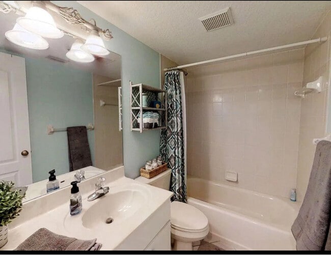 835 12th Ave in New Smyrna Beach, FL - Building Photo - Building Photo