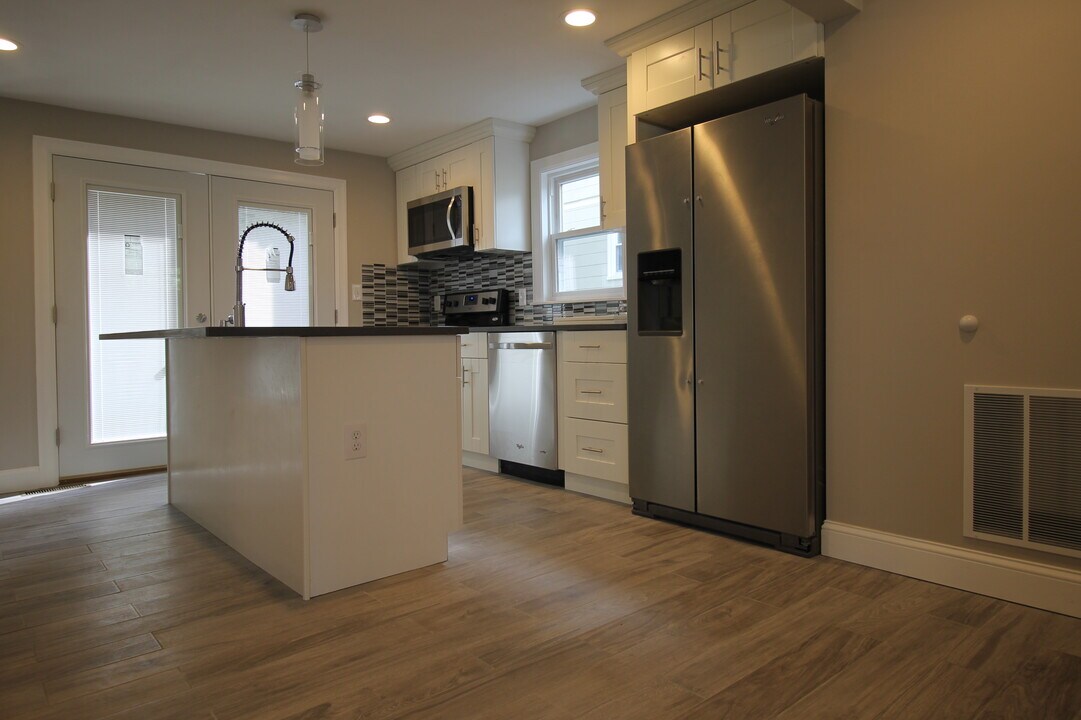 6 Nonantum St in Newton, MA - Building Photo