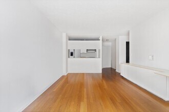 2 S End Ave in New York, NY - Building Photo - Building Photo