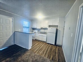 BC - Broadbay Crossings in Winston-Salem, NC - Building Photo - Interior Photo