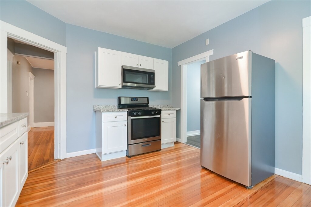 8 Bailey St, Unit 2 in Boston, MA - Building Photo