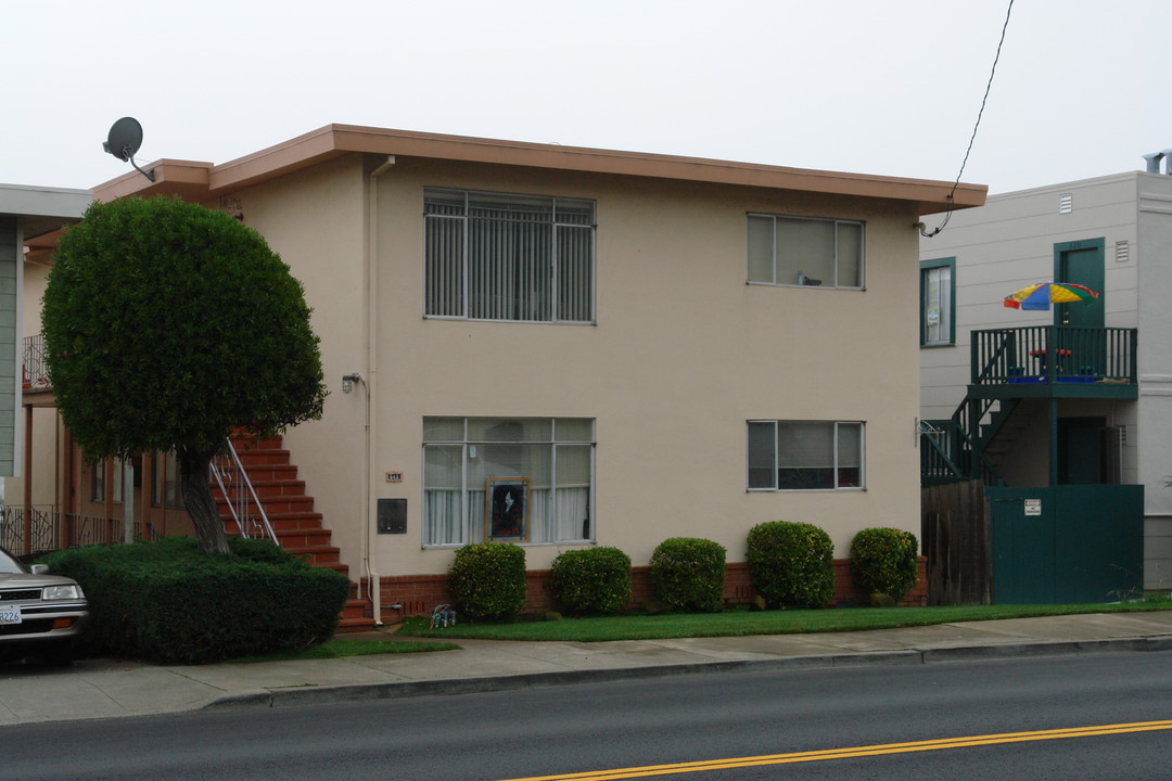 643 Miller Ave in South San Francisco, CA - Building Photo