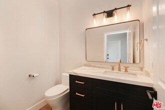 5200 White Oak Ave in Los Angeles, CA - Building Photo - Building Photo