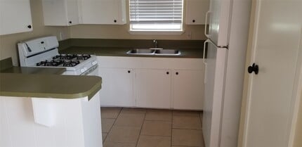 2017 W Sidnor St in Alvin, TX - Building Photo - Building Photo