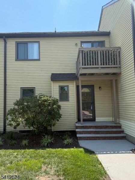 7 Lake Ct in Flemington, NJ - Building Photo