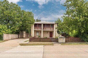 908 N Zang Blvd in Dallas, TX - Building Photo