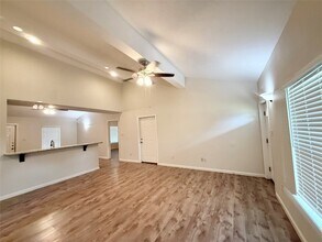51 Lupine Ct in Lake Jackson, TX - Foto de edificio - Building Photo