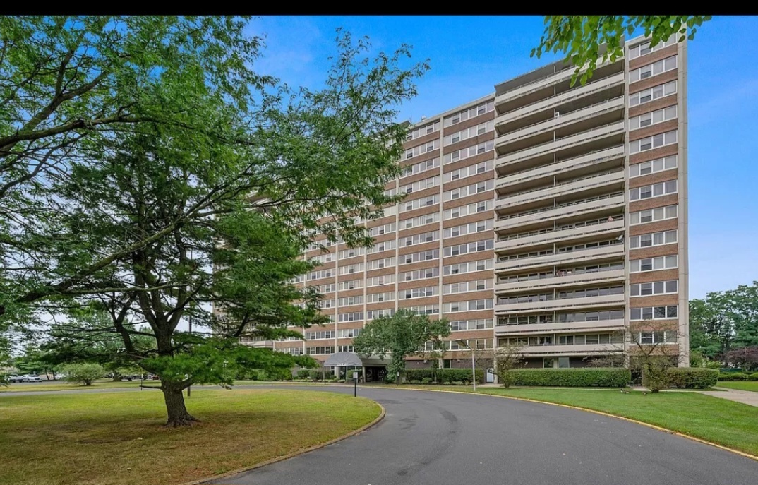 1200 Marlton Pike E, Unit 1503 in Cherry Hill, NJ - Building Photo