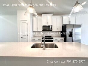 5027 Layman Dr in Charlotte, NC - Building Photo - Building Photo