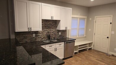 826 S Ivory St, Unit Downstairs in Spokane, WA - Building Photo - Building Photo