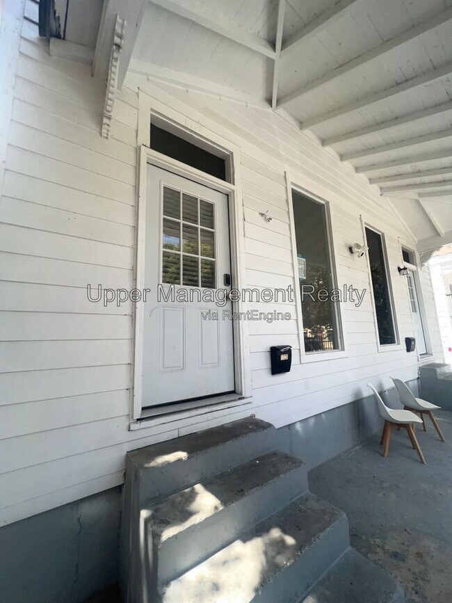 1128 Adams St