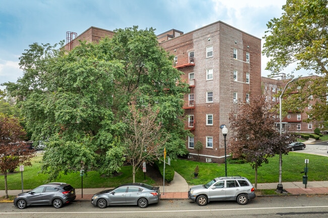 Hudson Ridge Apartments in North Bergen, NJ - Building Photo - Building Photo