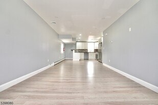 60 Sidney St in Lodi, NJ - Building Photo