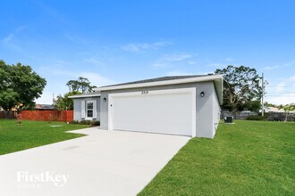 2219 SW Haycraft Cir in Port St. Lucie, FL - Building Photo - Building Photo