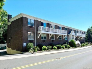 17 Broadway in Harrison, NY - Foto de edificio - Building Photo