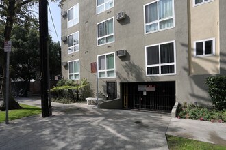 Portland Villa in Los Angeles, CA - Building Photo - Building Photo