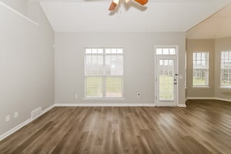 7077 Queens Crown Ct in Memphis, TN - Building Photo - Building Photo