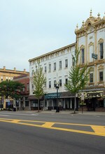 105-113 E Main St in Ravenna, OH - Building Photo - Building Photo